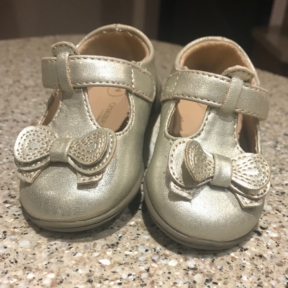 OshKosh gold Mary Jane baby size 2 | EUC